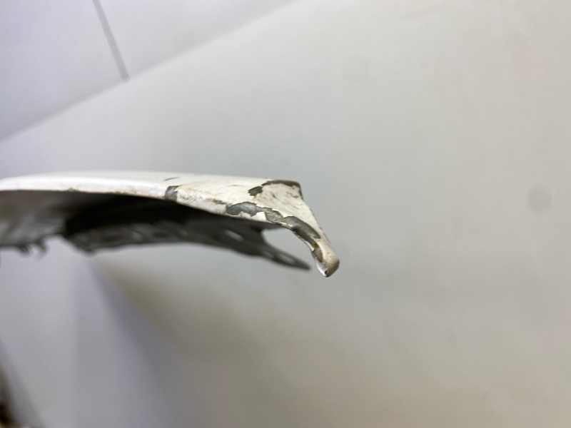 Крыло переднее правое