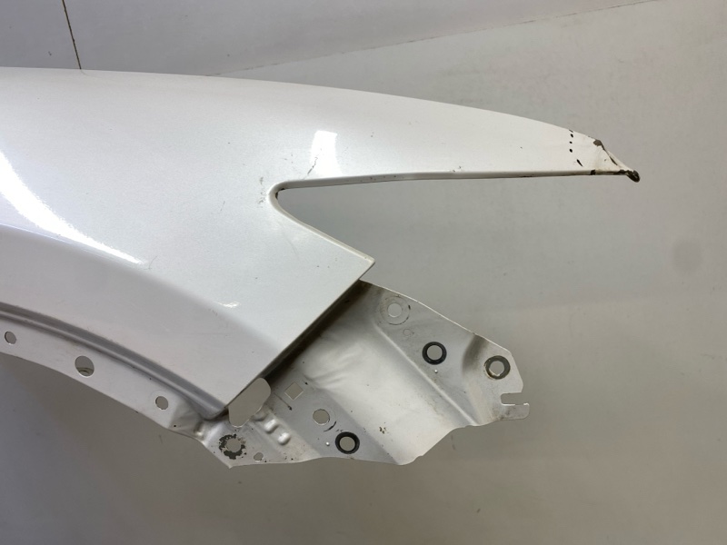 Крыло переднее правое