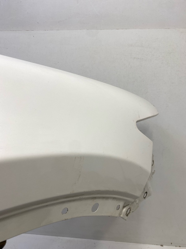 Крыло переднее правое