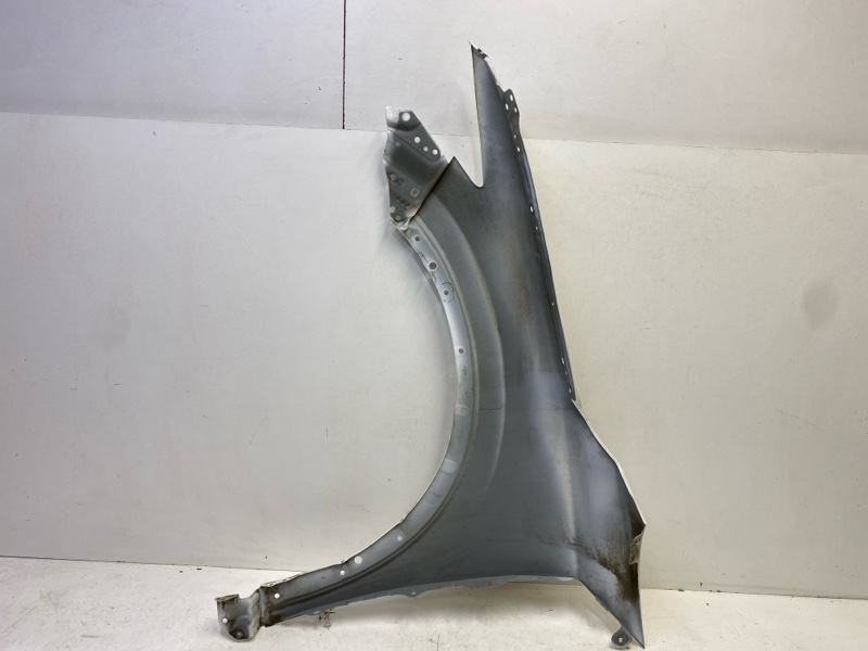 Крыло переднее правое