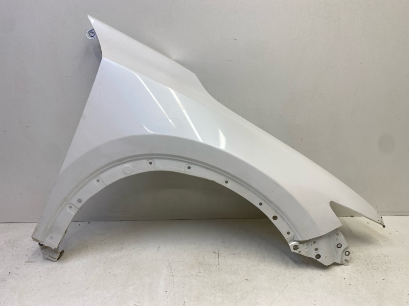 Крыло переднее правое