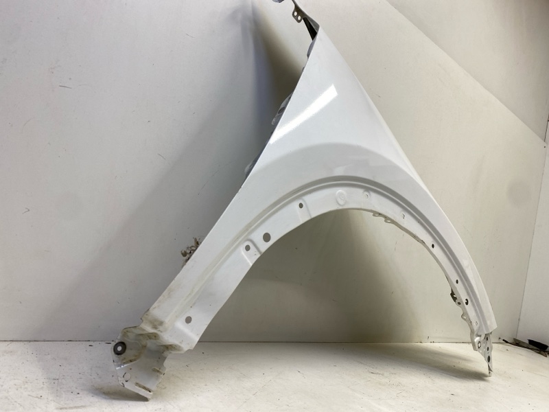 Крыло переднее правое
