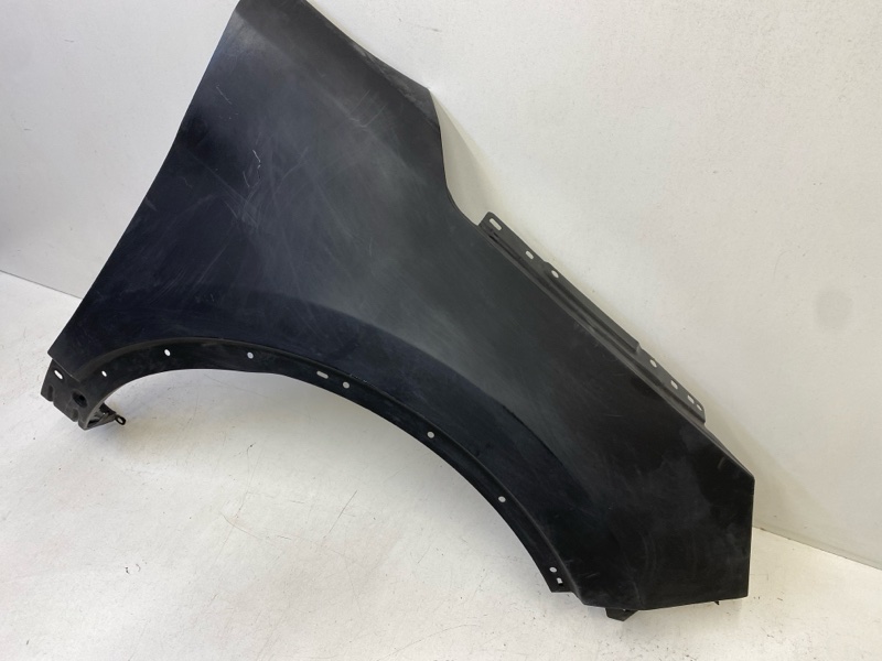 Крыло переднее правое