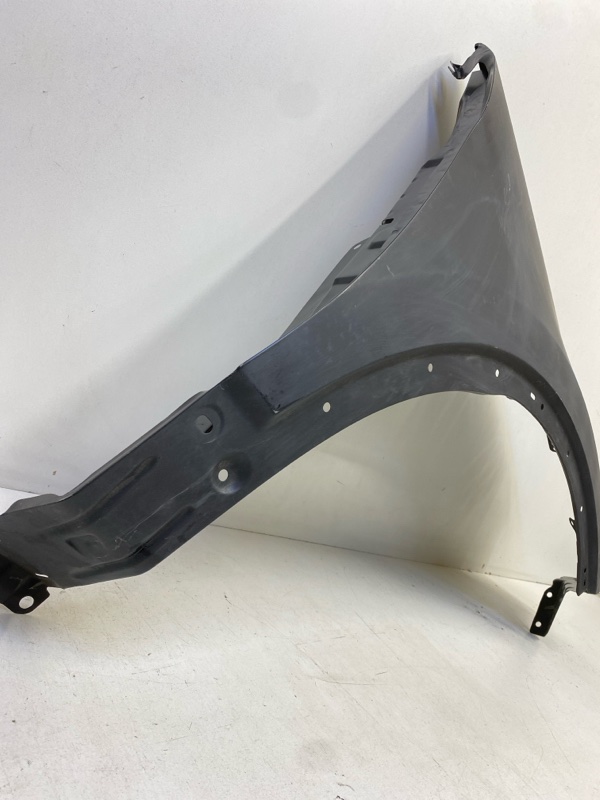 Крыло переднее правое