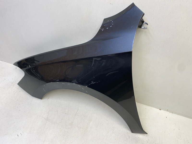 Крыло переднее левое