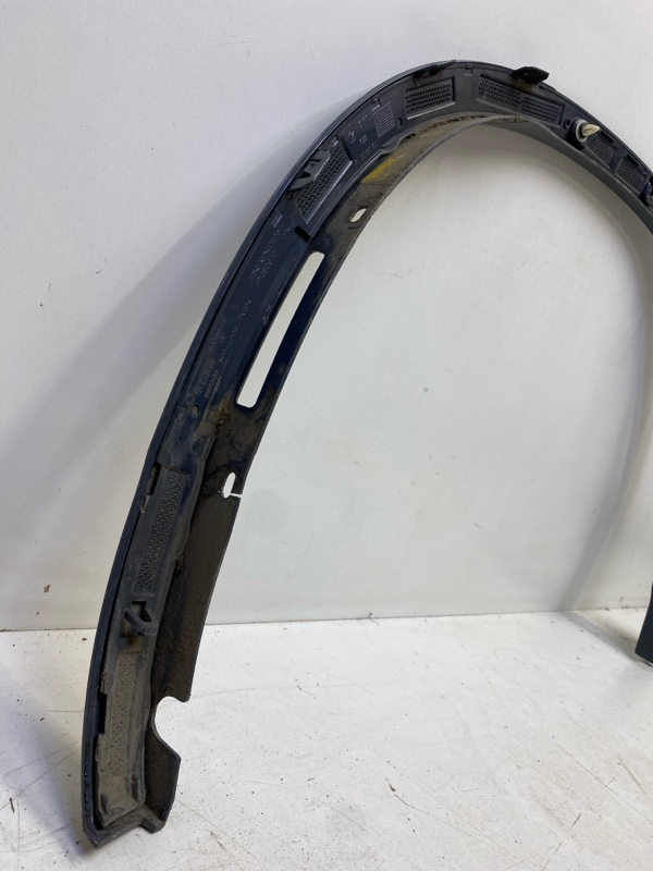 Накладка переднего крыла правого