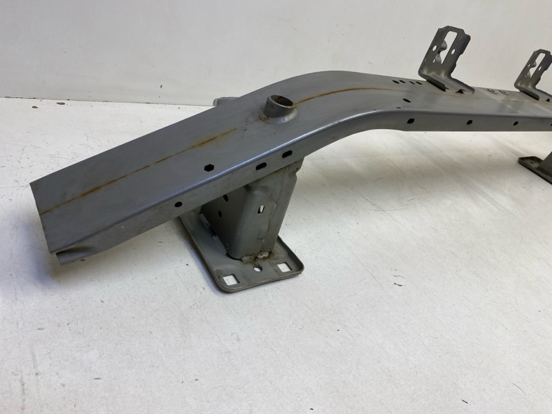 Усилитель переднего бампера