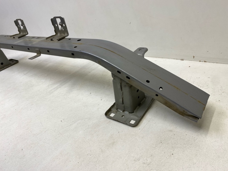 Усилитель переднего бампера