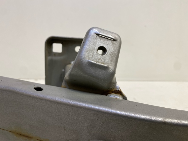 Усилитель переднего бампера