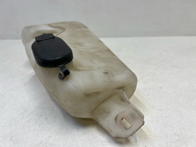 Бачок омывателя лобового стекла