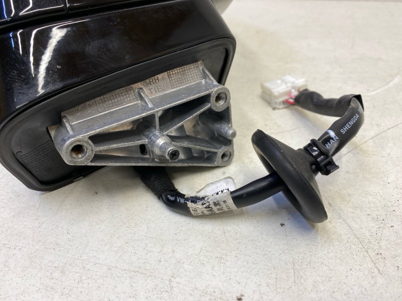 Зеркало правое электрическое