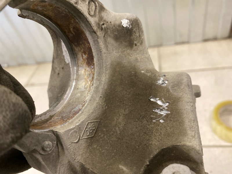 Кронштейн переднего бампера