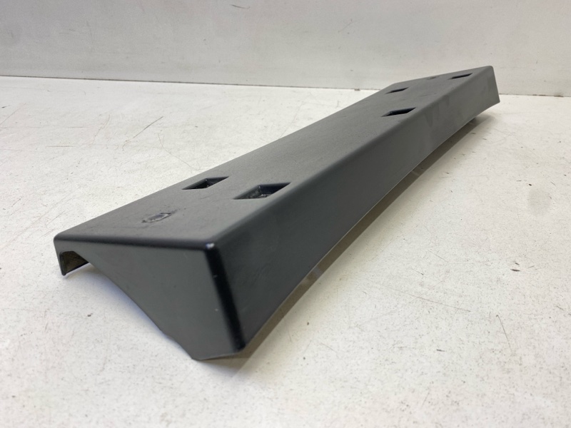 Накладка переднего бампера под номер