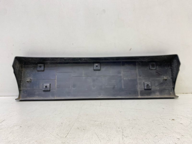 Накладка переднего бампера под номер