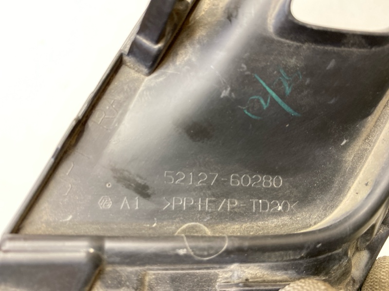 Рамка противотуманной фары правой