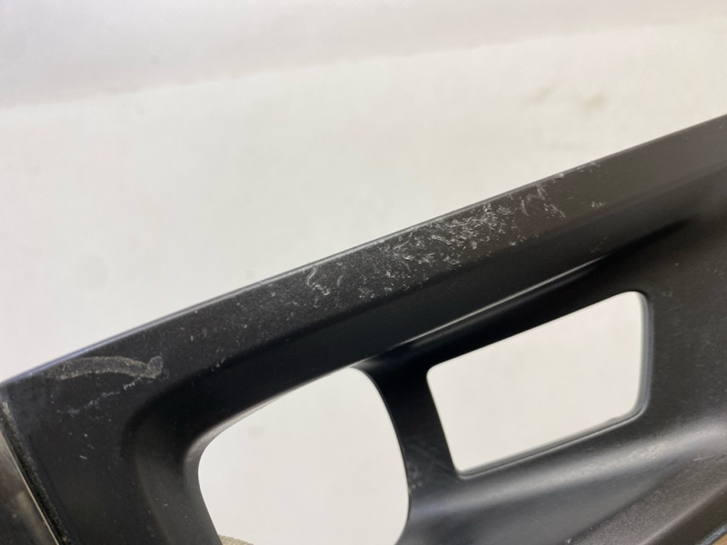 Рамка противотуманной фары правой