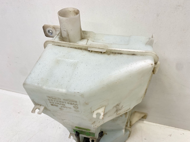 Бачок омывателя лобового стекла