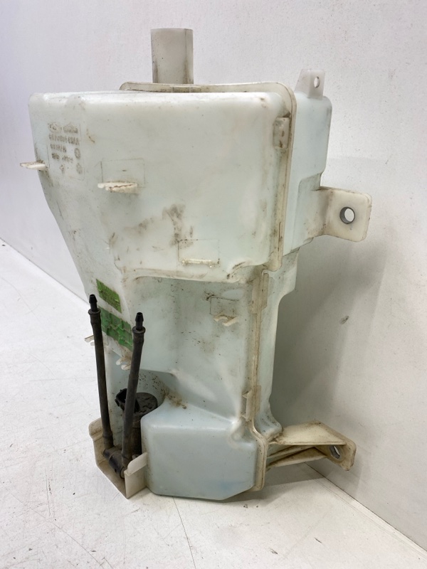 Бачок омывателя лобового стекла