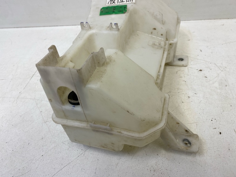 Бачок омывателя лобового стекла