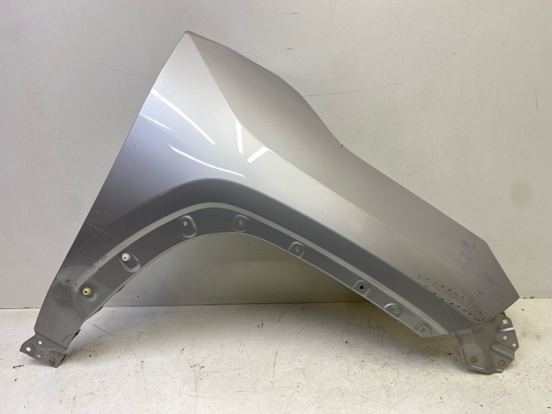 Крыло переднее правое