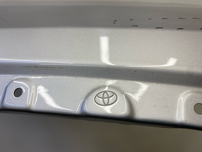 Крыло переднее правое