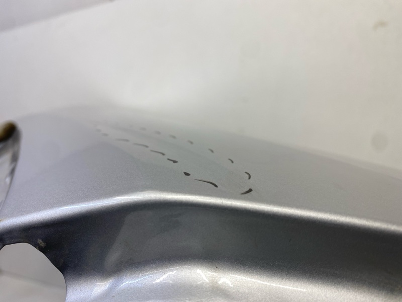 Крыло переднее правое