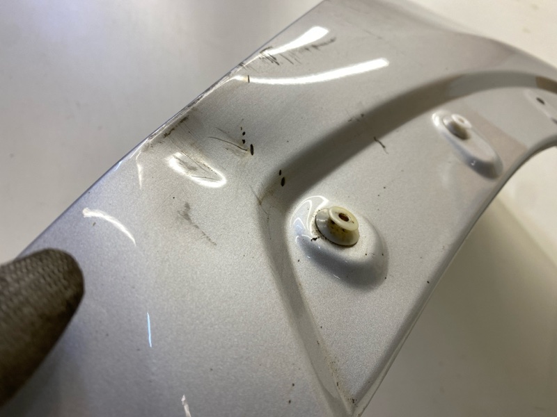 Крыло переднее правое