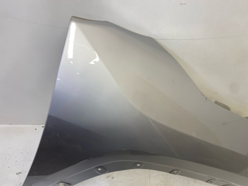 Крыло переднее правое