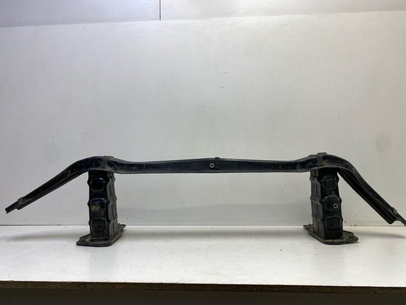 Усилитель переднего бампера