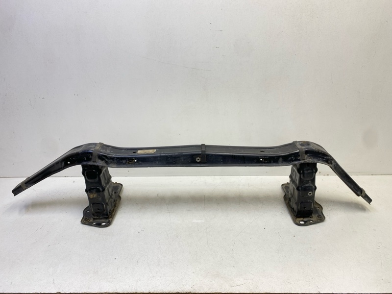 Усилитель переднего бампера