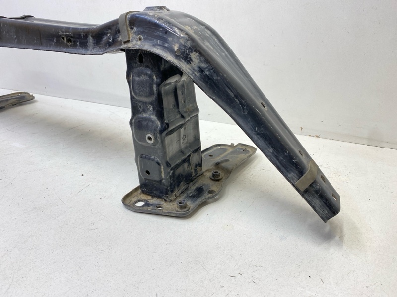 Усилитель переднего бампера