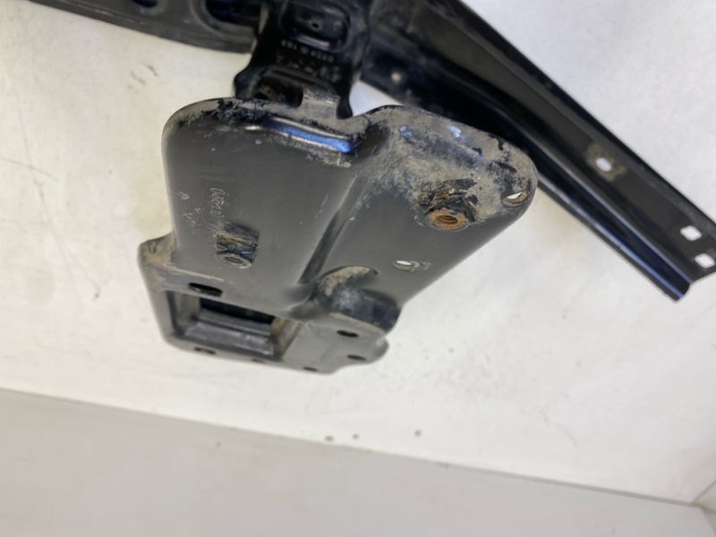 Усилитель переднего бампера