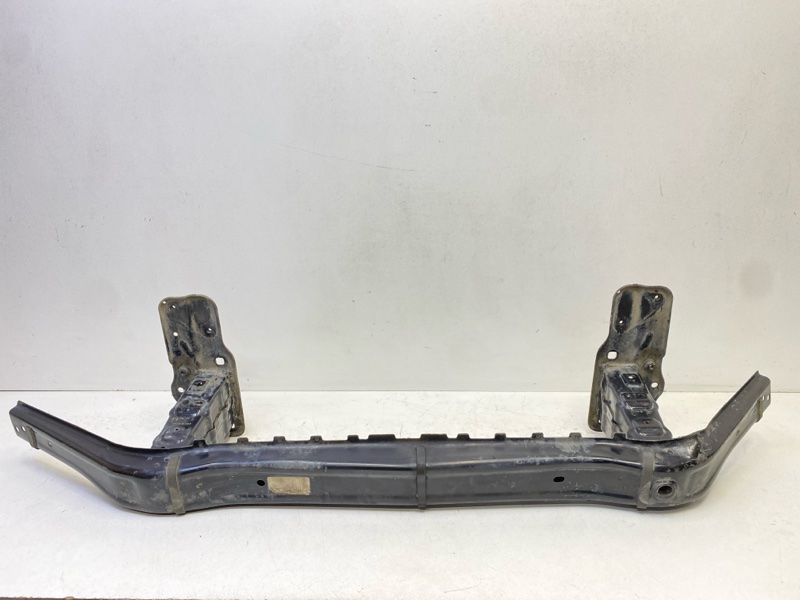 Усилитель переднего бампера