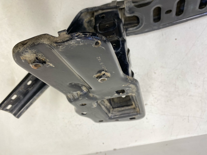 Усилитель переднего бампера