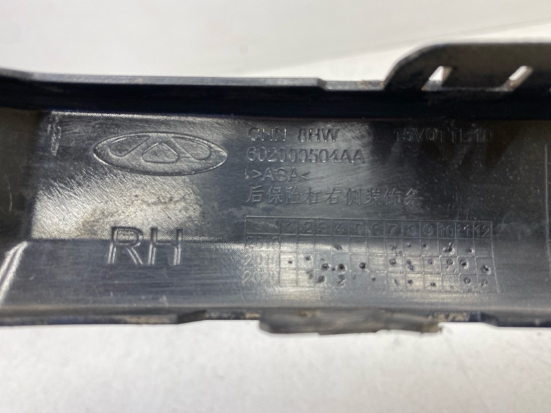 Молдинг заднего бампера правый