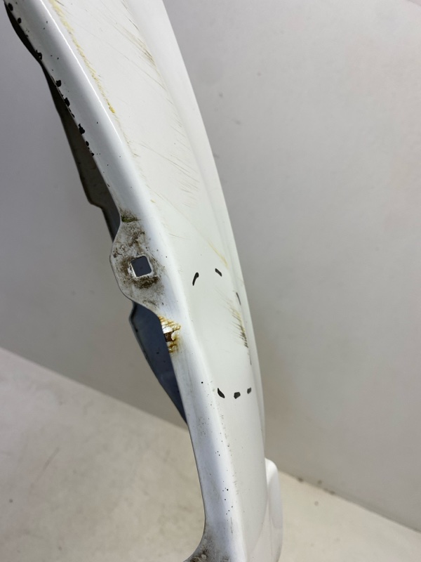 Крыло переднее левое