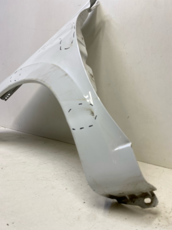 Крыло переднее левое