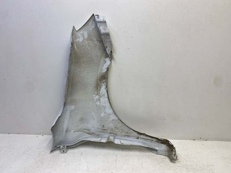 Крыло переднее левое