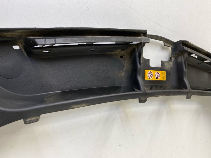 Кожух замка капота