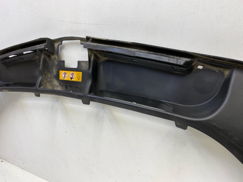 Кожух замка капота