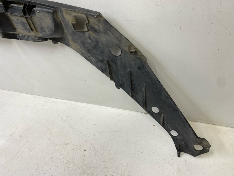 Кожух замка капота