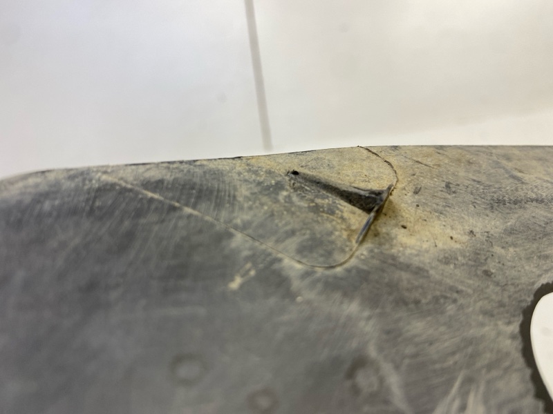 Кожух замка капота