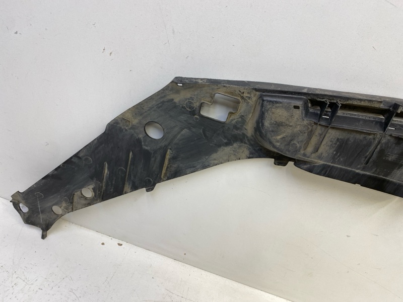 Кожух замка капота