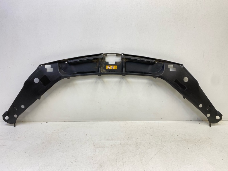 Кожух замка капота