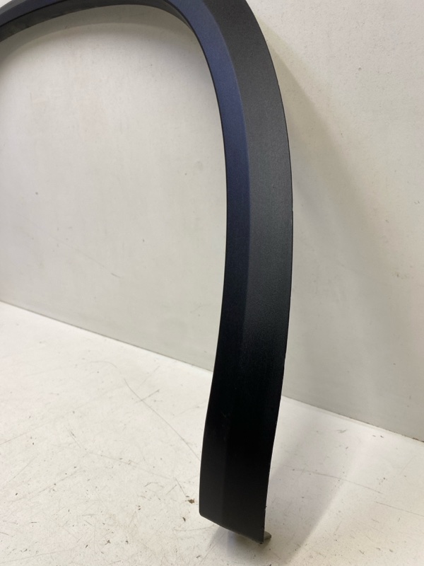 Накладка переднего крыла правого