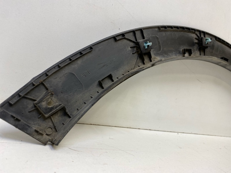 Накладка переднего крыла левого