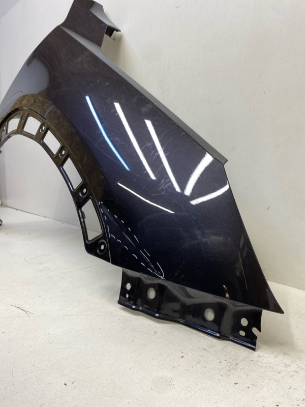 Крыло переднее правое