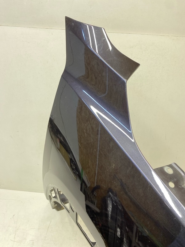 Крыло переднее правое