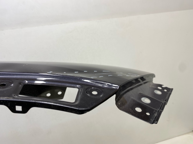 Крыло переднее правое