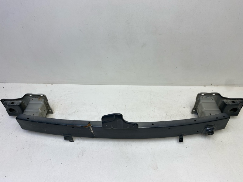 Усилитель переднего бампера